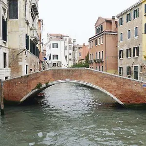 https://mario-apartment-2.hotelinveneto.com