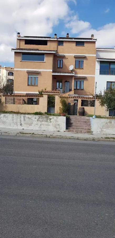 Apartamento Monolocale Indipendente Con Giardino Nuoro  Italia
